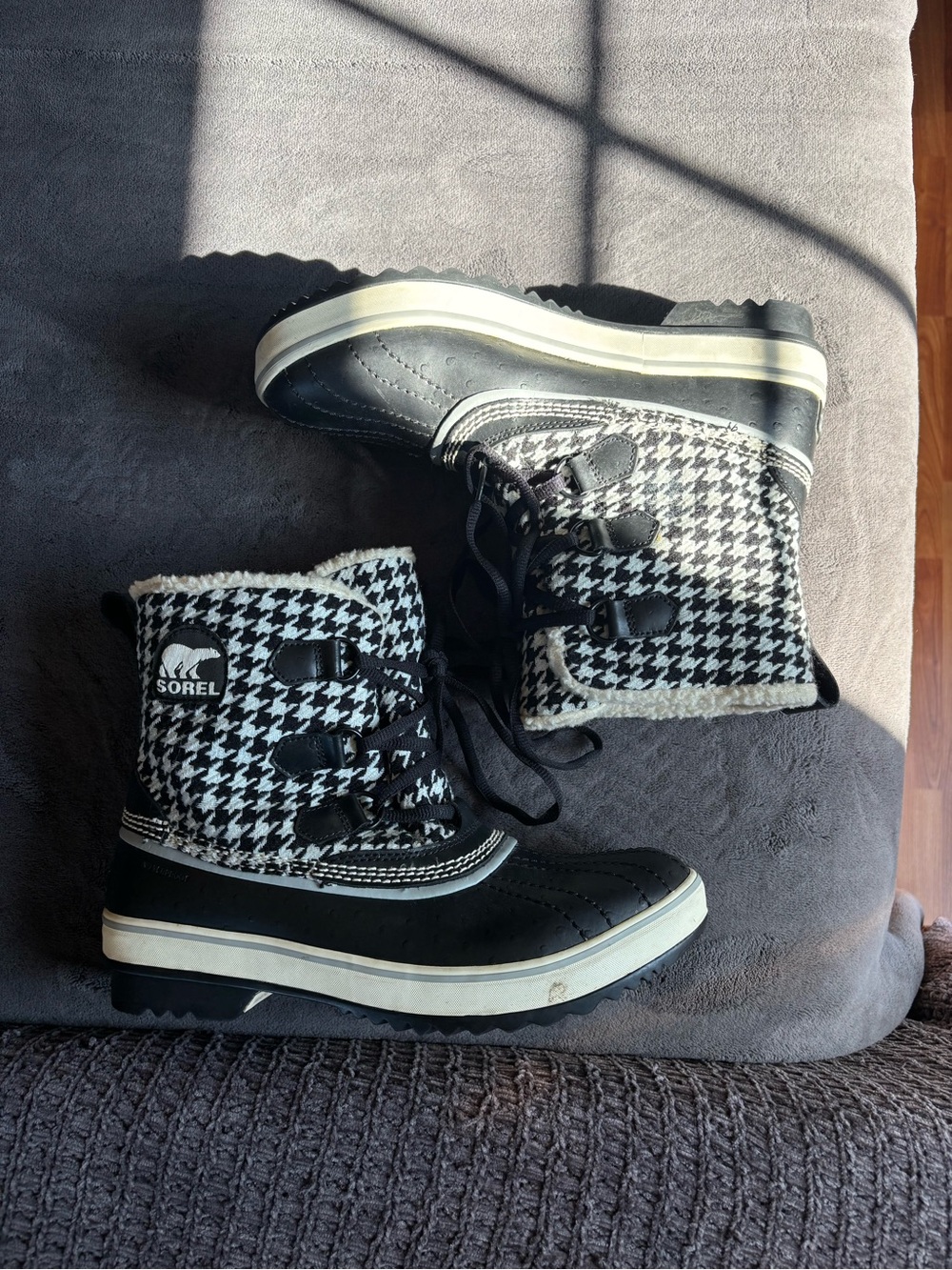 Sorel Tivoli Waterproof Winter Duck Boots, Black & White Houndstooth, Size 8.5